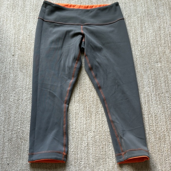Lululemon Woman's Size 6 Orange/Gray Reversible Wunder Under Crop Leggings - Picture 7 of 9